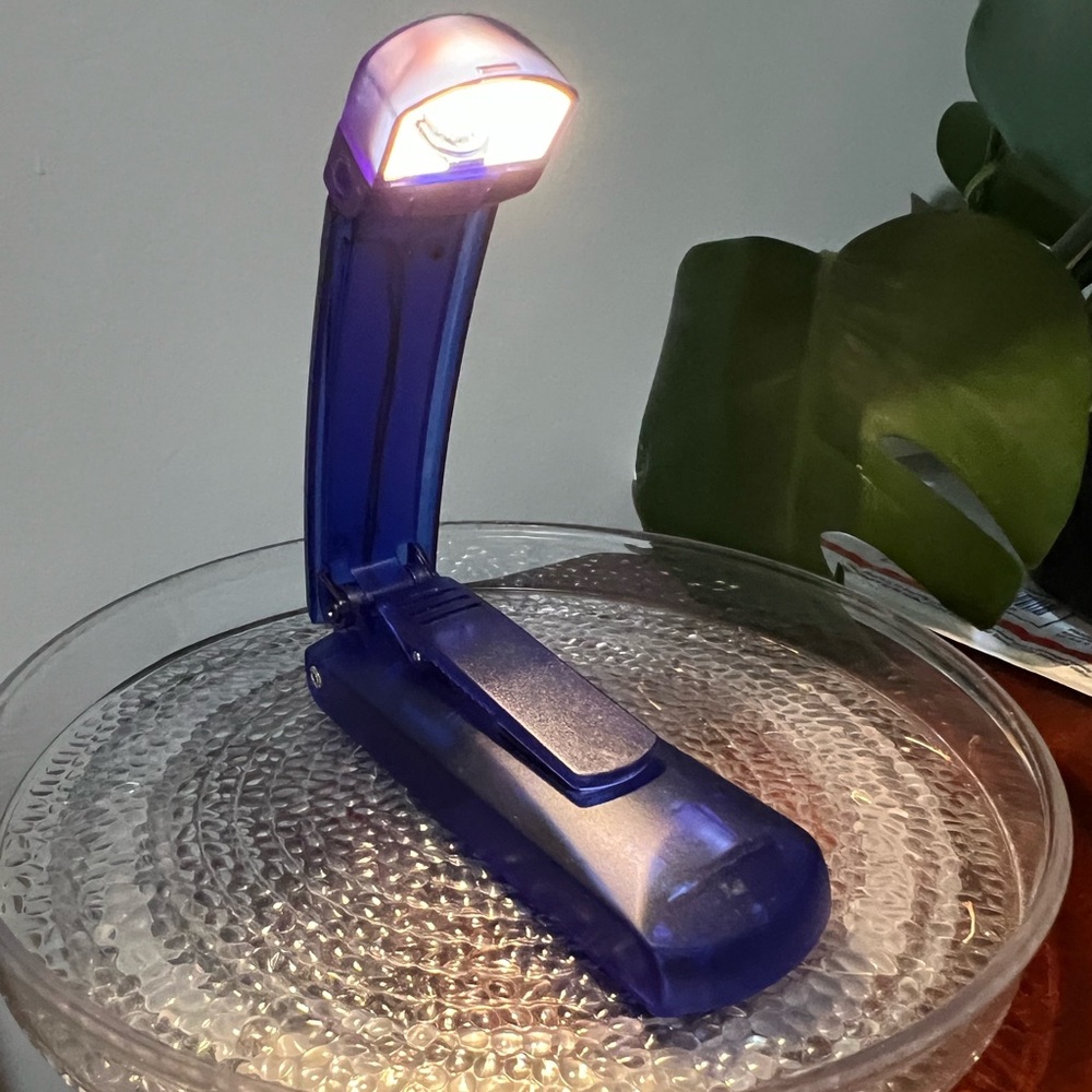 🆕 Clip On Book Light new in box, battery operated